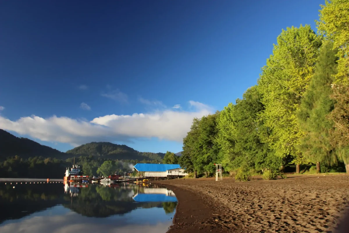 Entorno natural de Puerto Fuy y Lago Pirihueico
